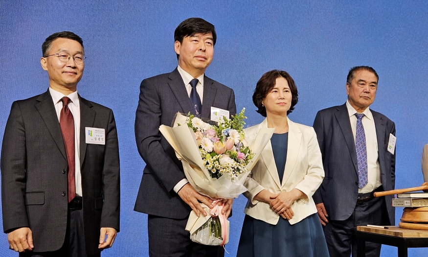 875 윤요한 목사.jpg