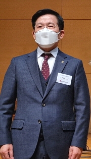 s신평식 목사.jpg